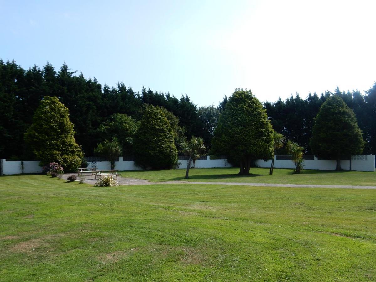 Dartmouth Chalet Holidays Bagian luar foto